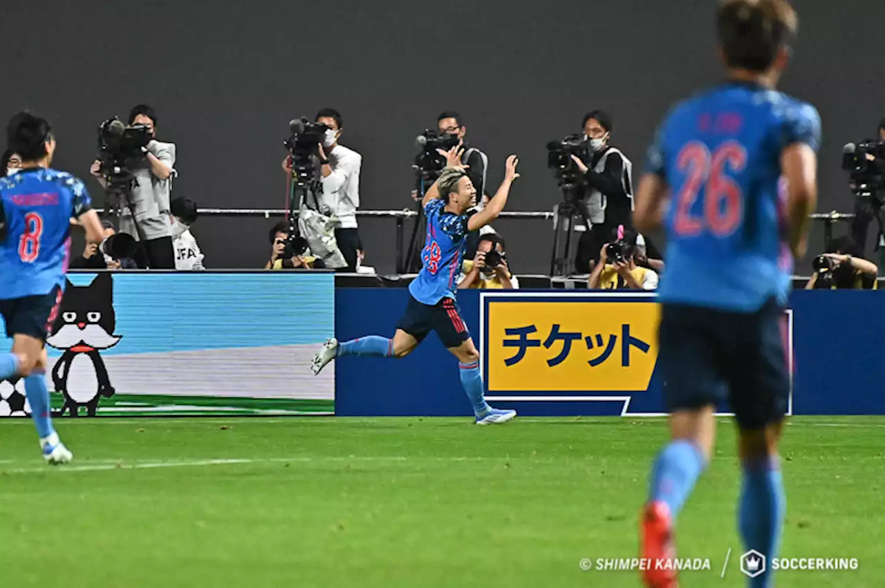 先制点を決めた浅野拓磨、「海外で1つ成長したプレー」とは？ 「何気ないかもしれないけど…」 | サッカーキング