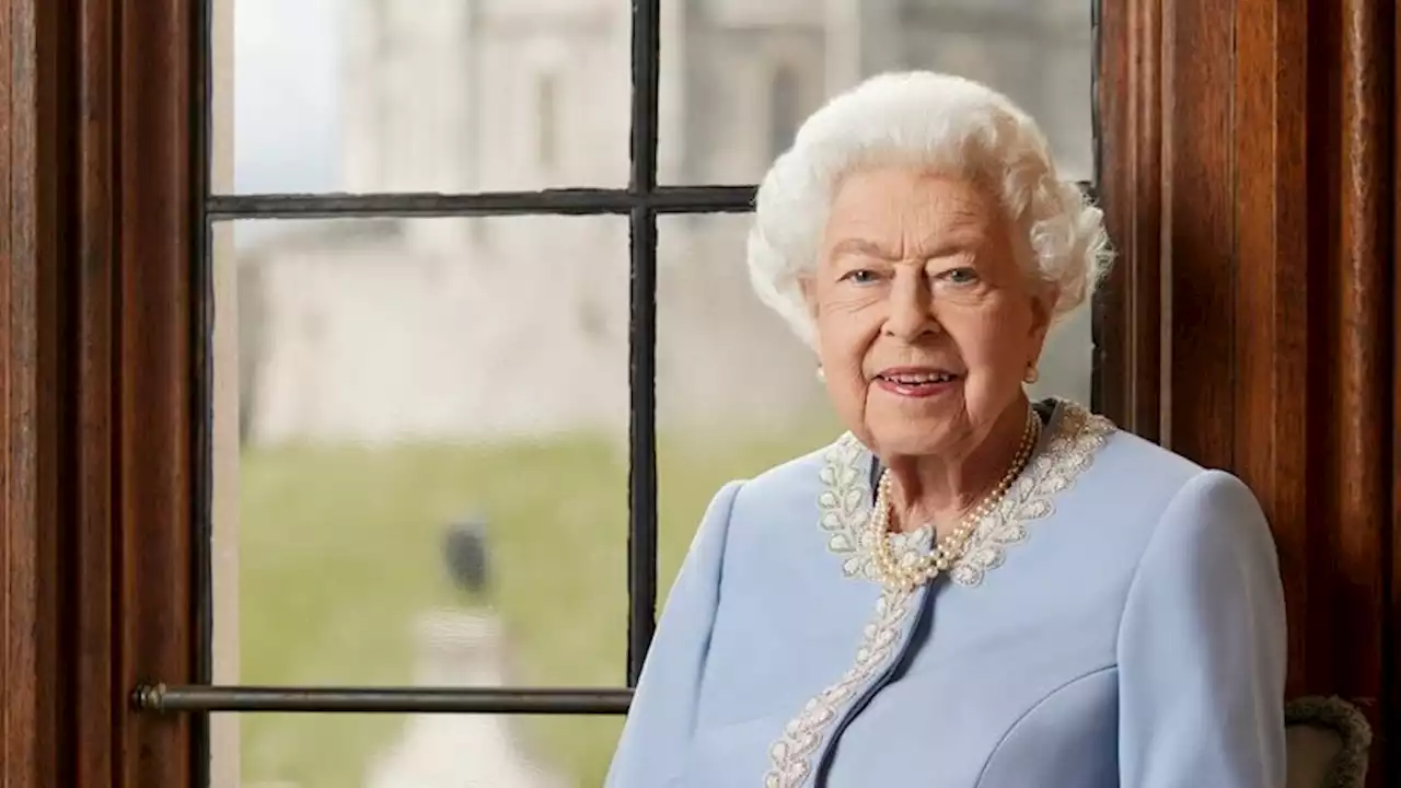 See Queen Elizabeth’s Official Portrait in Honor of Her Platinum Jubilee