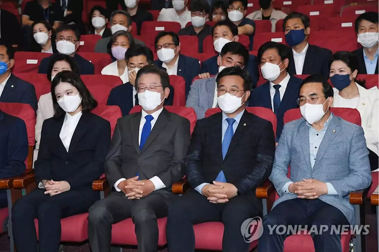 민주 비대위 총사퇴 '지방선거 결과 책임…당원·국민께 사죄'(종합) | 연합뉴스