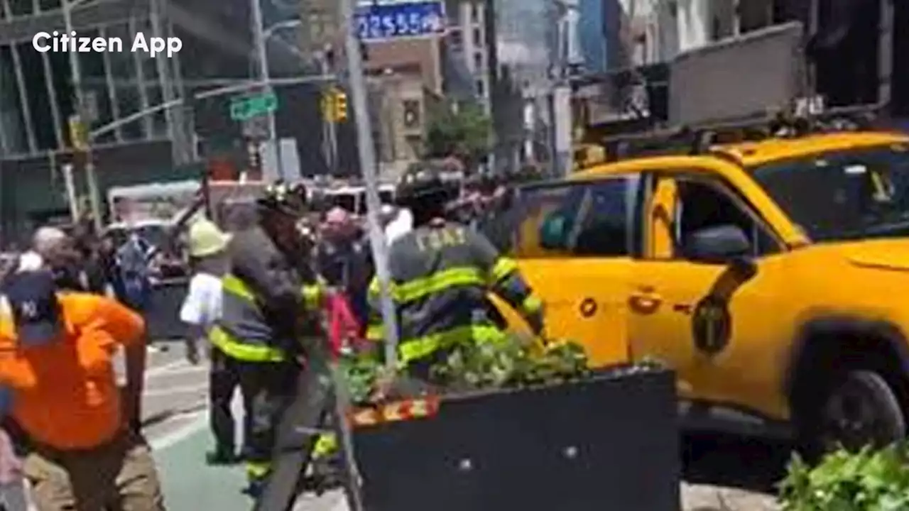 At least 5 hurt when cab jumps curb after crash, plows into pedestrians in Midtown