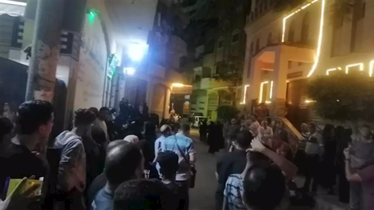 بالصور.. أهالي المحلة ينتظرون وصول جثمان نيرة أشرف