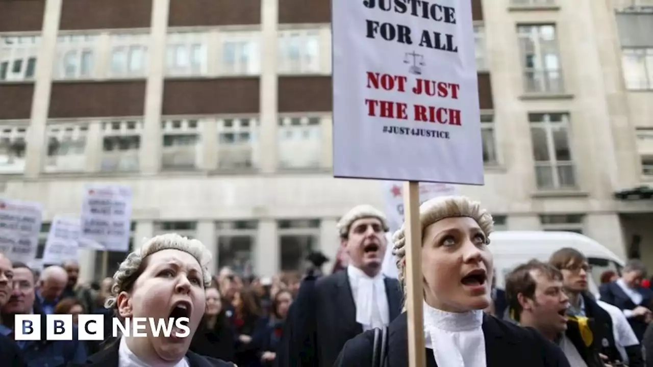 Criminal barristers vote to strike over pay rates