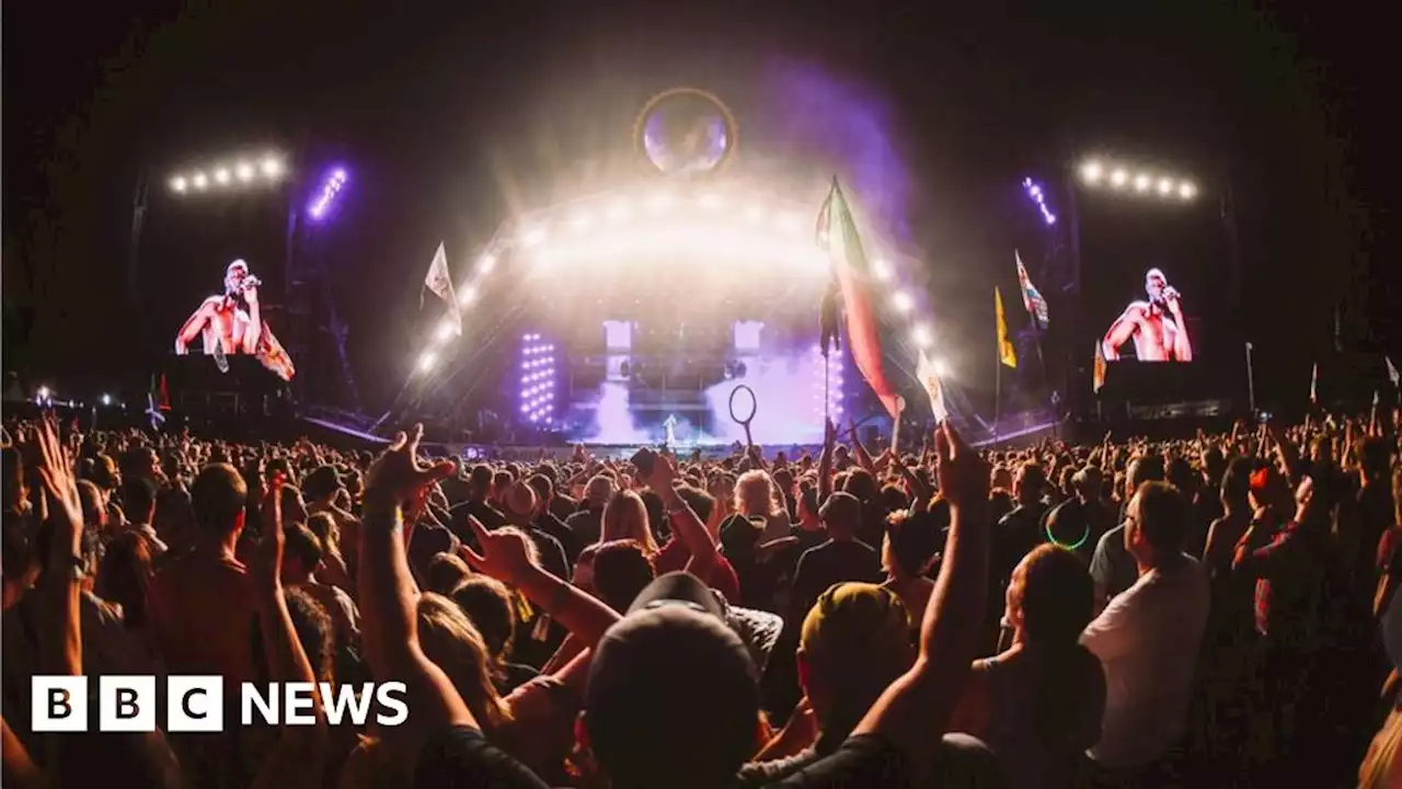 Glastonbury Festival: Travel problems warning due to strikes