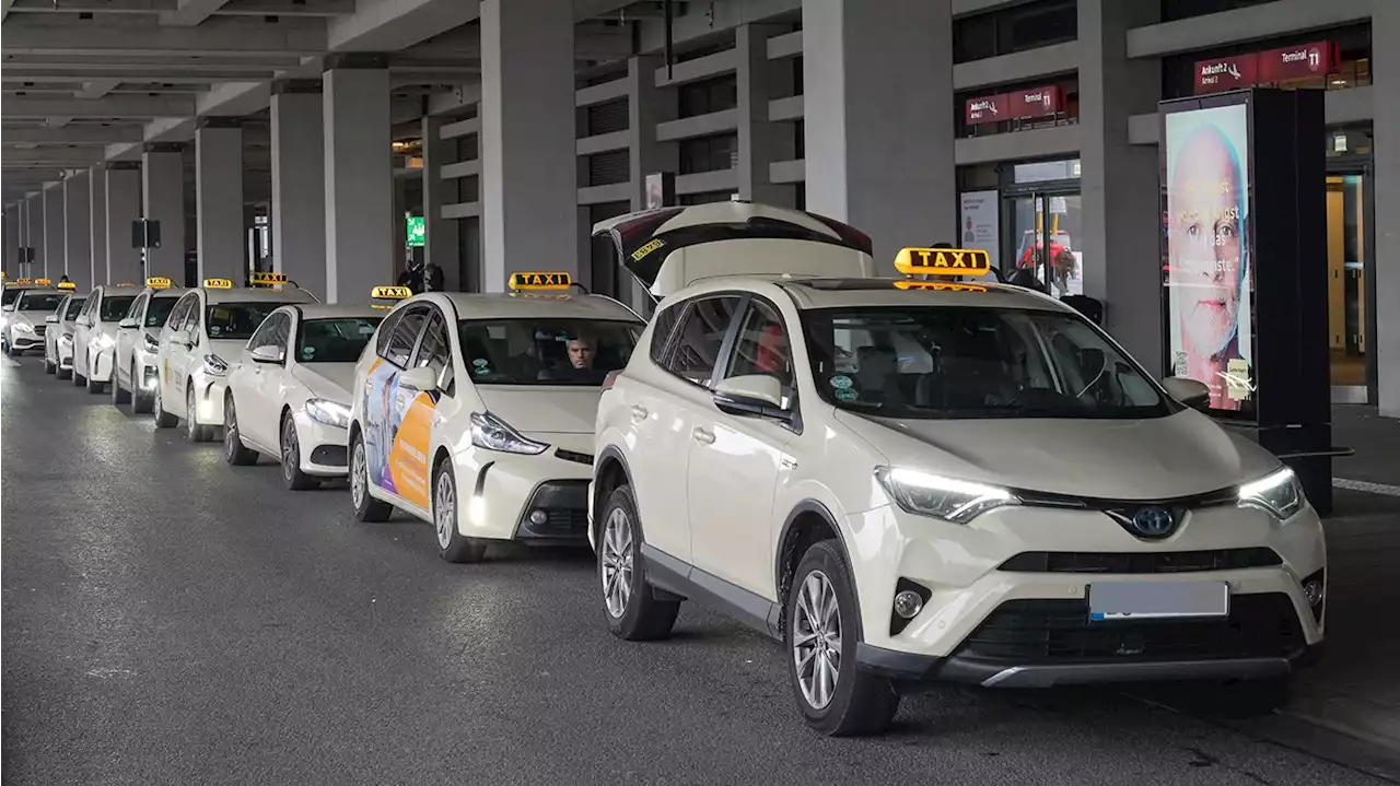 Endlich! Mehr Berliner Taxen am Flughafen BER