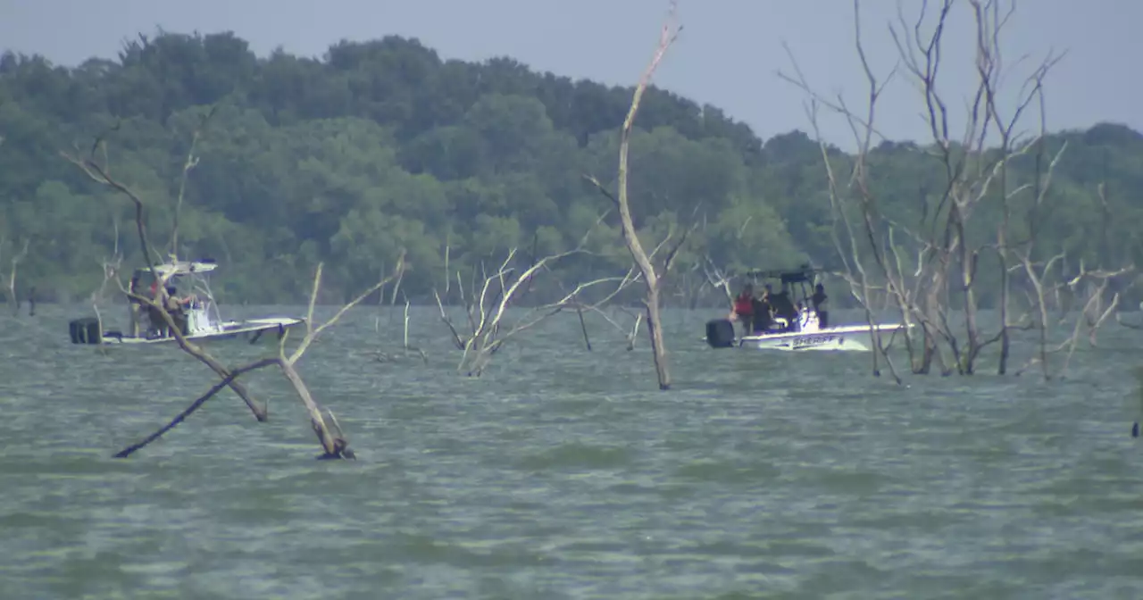 1 dead, 2 missing after boat overturns in storm over Lake Lavon