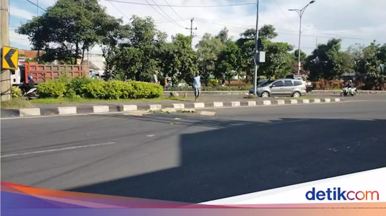 Motor yang Dikendarai Belok Mendadak, Emak-emak Tewas Ditabrak Truk