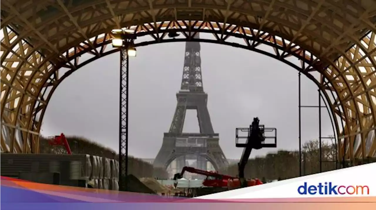 Turis di Paris Kecewa, Mau Lihat Menara Eiffel dll eh Terhalang Konstruksi