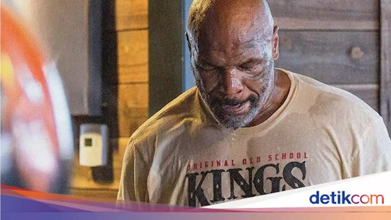 Mike Tyson Buka Suara Soal Pukul Penumpang di Pesawat