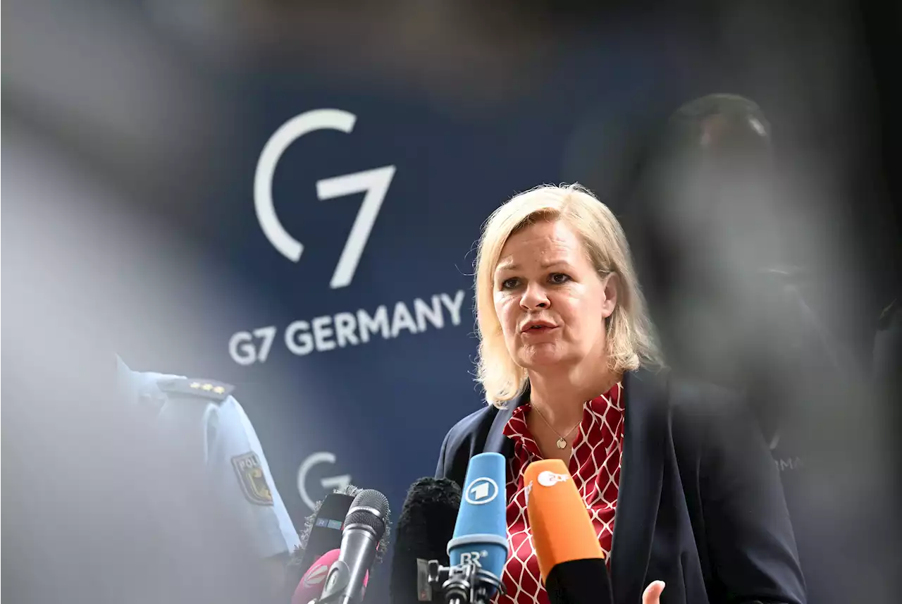 Vor G7-Gipfel auf Schloss Elmau - Innenministerin Faeser verlangt von G7-Gegnern, friedlich zu demonstrieren