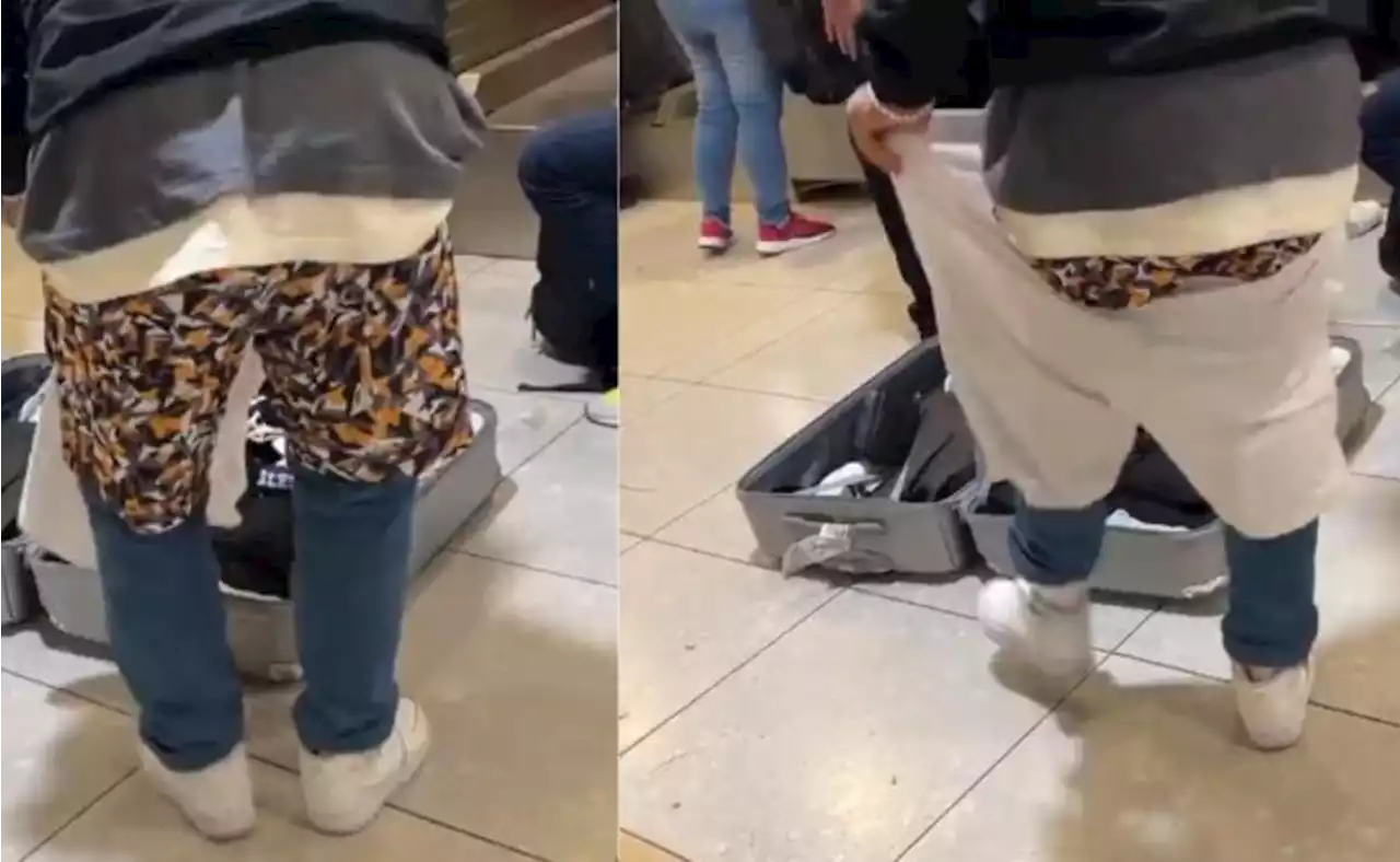 Video: Turista saca y se pone la ropa de su equipaje para no pagar exceso