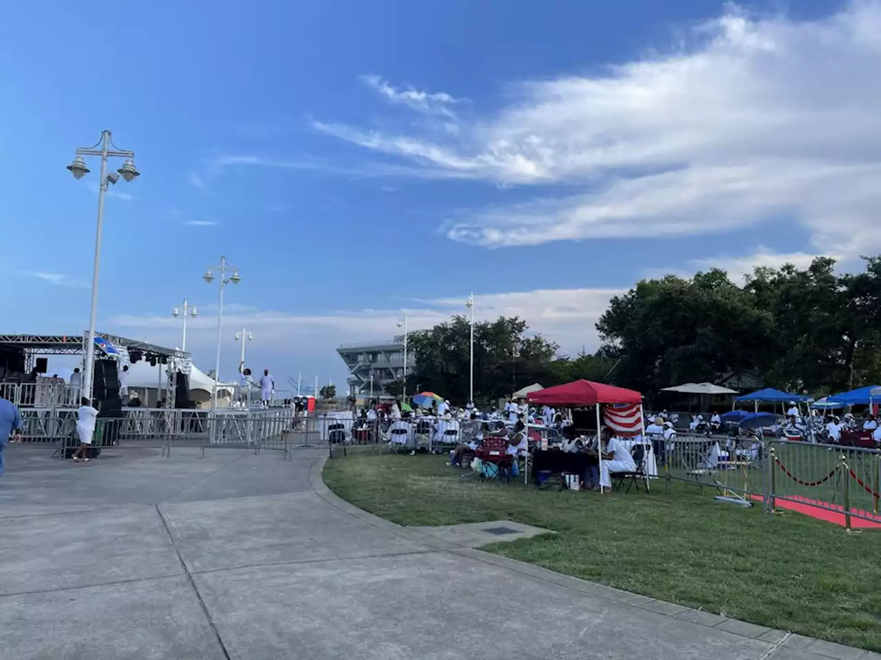 Despite sweltering heat, thousands attend Blues on the River