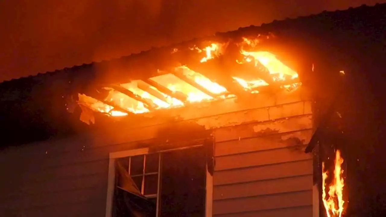 8 units destroyed from fire at southeast Houston apartment complex