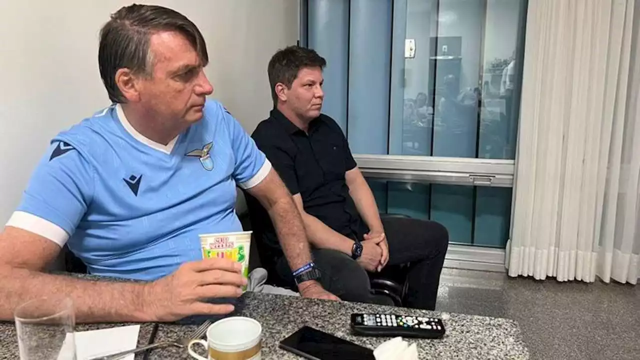 Bolsonaro con la maglia della Lazio: lo scatto del presidente brasiliano è virale