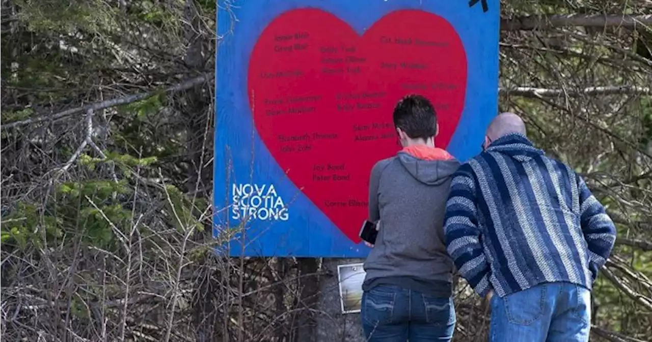 RCMP struggled to promptly inform families in aftermath of Nova Scotia mass shooting | Globalnews.ca