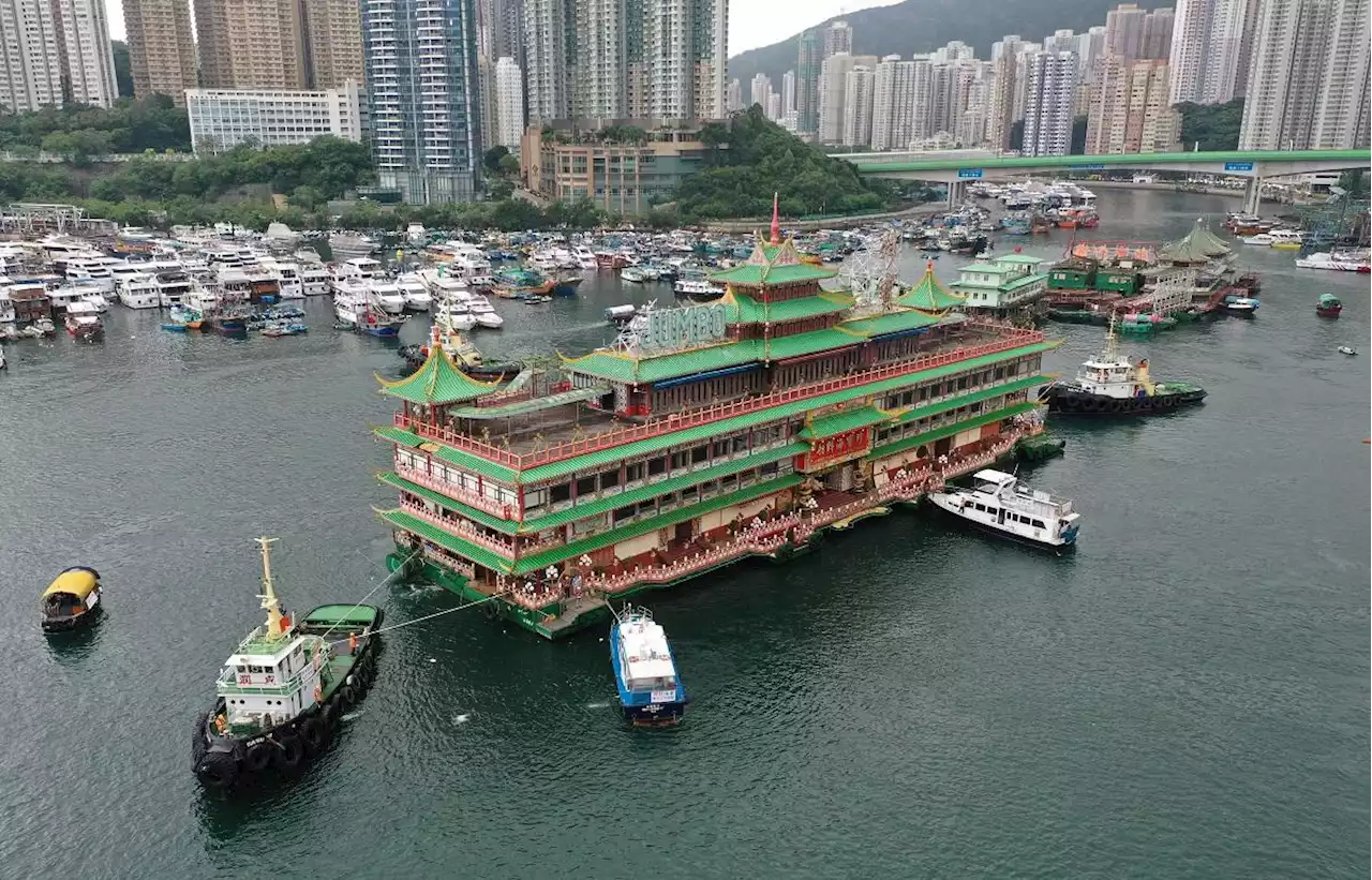 Hong Kong floating restaurant sinks in South China Sea