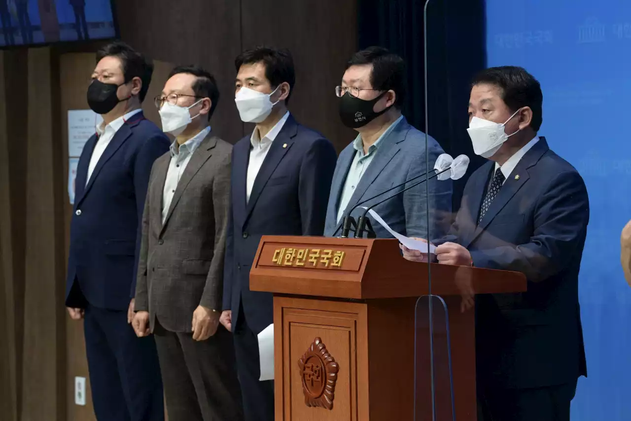 민주당 일부 “국방위 비공개 회의록 공개하자” 역제안···‘진실공방’ 역공