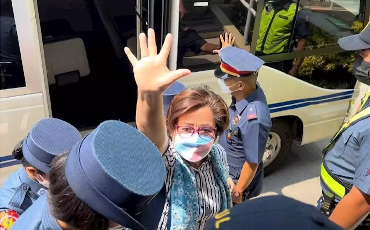 De Lima arrives in Manila hospital for major operation