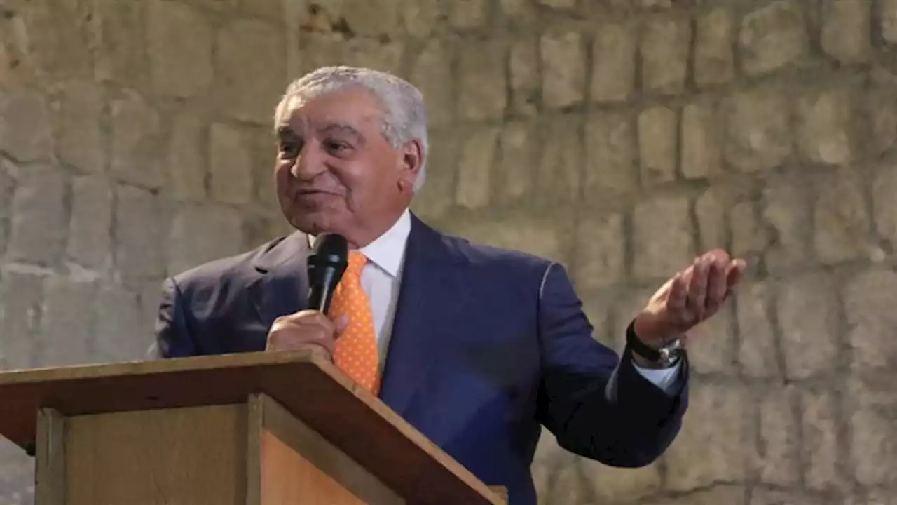 أبواب سرية وفراغات.. زاهي حواس يكشف أسرارًا جديدة بشأن الأهرامات (فيديو)