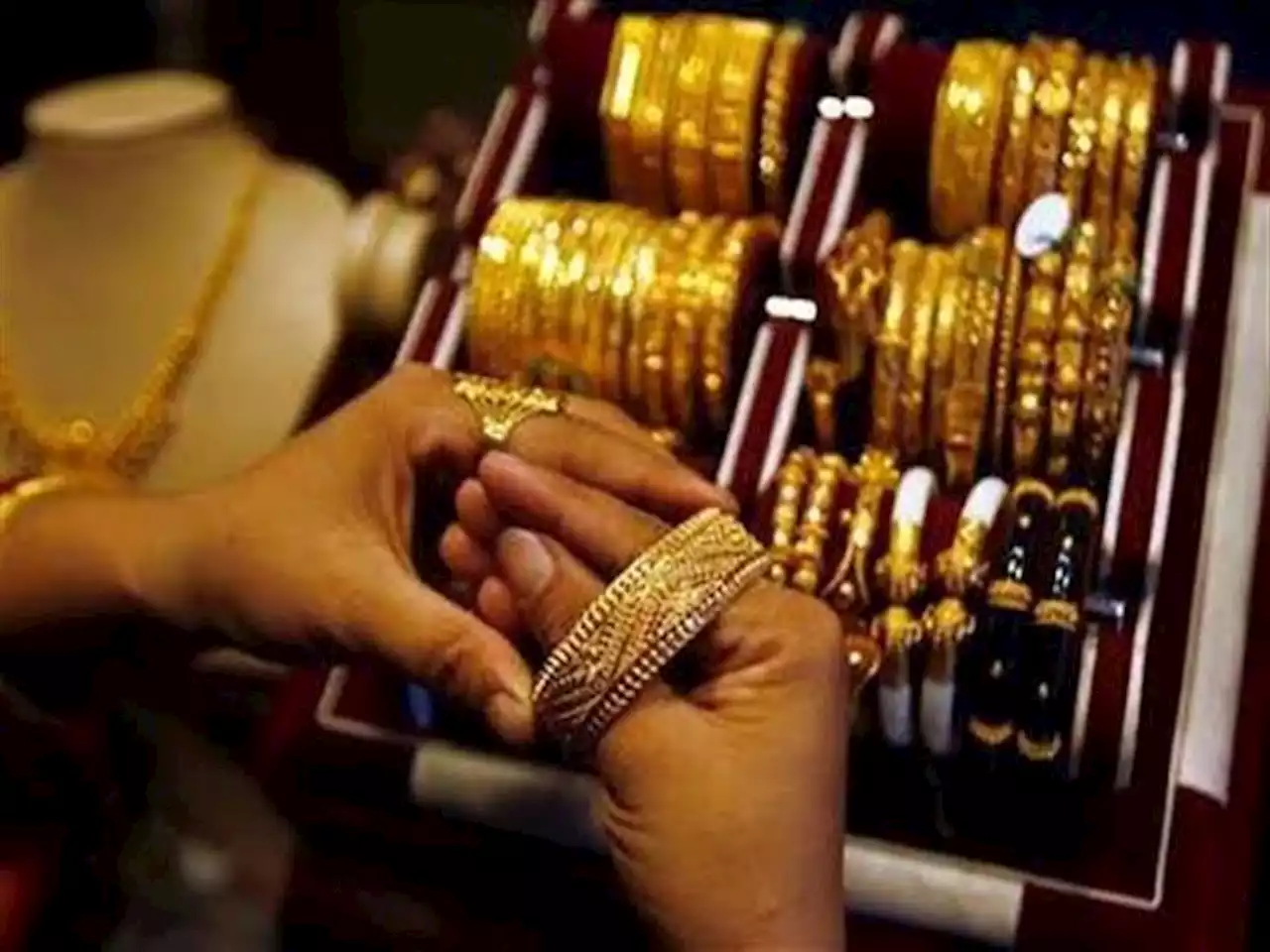 سعر الذهب اليوم الاثنين في مصر يواصل الارتفاع ببداية التعاملات