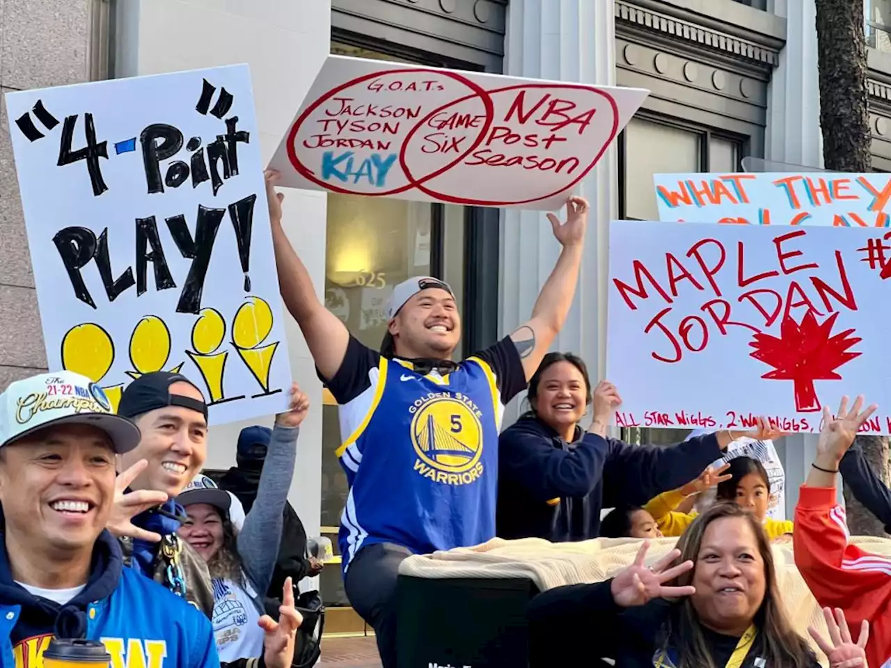 Warriors fans pour into San Francisco for Dubs’ championship parade