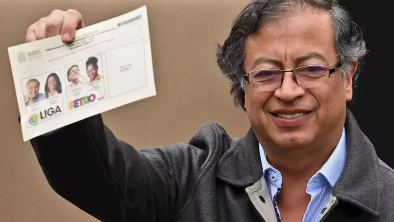 “El fin de ese maleficio”: AMLO felicita al izquierdista Gustavo Petro por victoria en Colombia