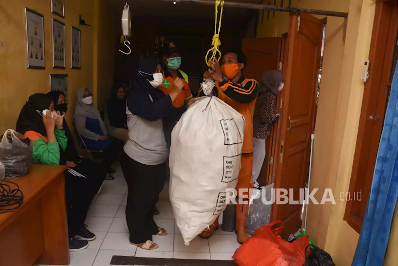 Bank Sampah Pancoran Manfaatkan Aplikasi untuk Permudah Transaksi |Republika Online