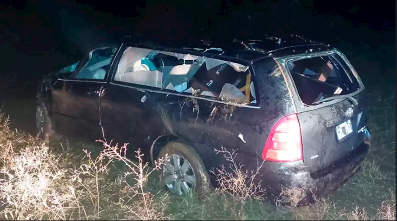 Manejaba borracho un coche fúnebre, despistó y cayó a un arroyo: dos personas murieron