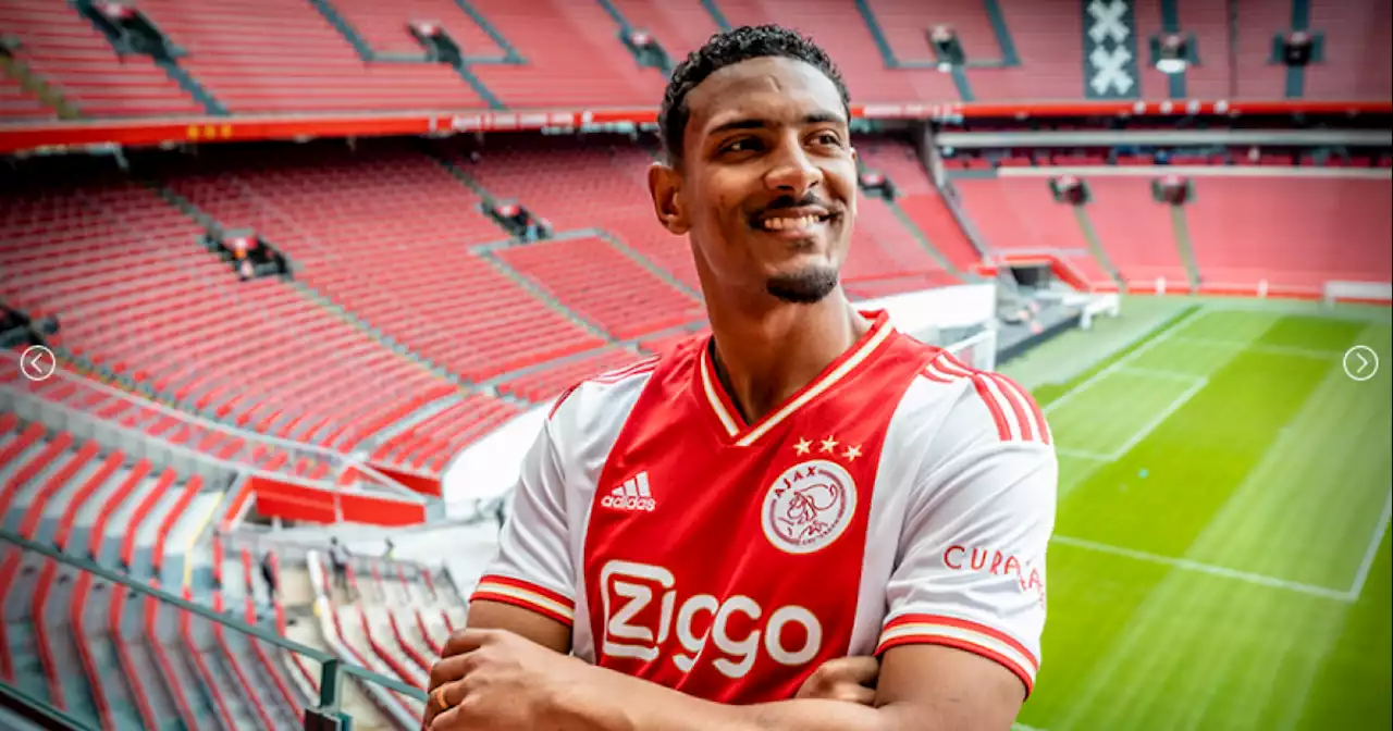 Ajax presenteert nieuw thuistenue: rug is volledig goud, kraag rood met wit