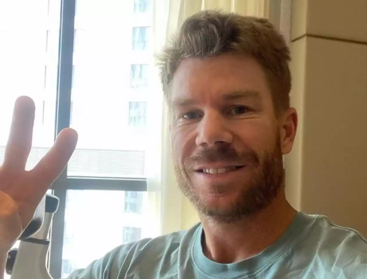 David Warner plays funny game with fans