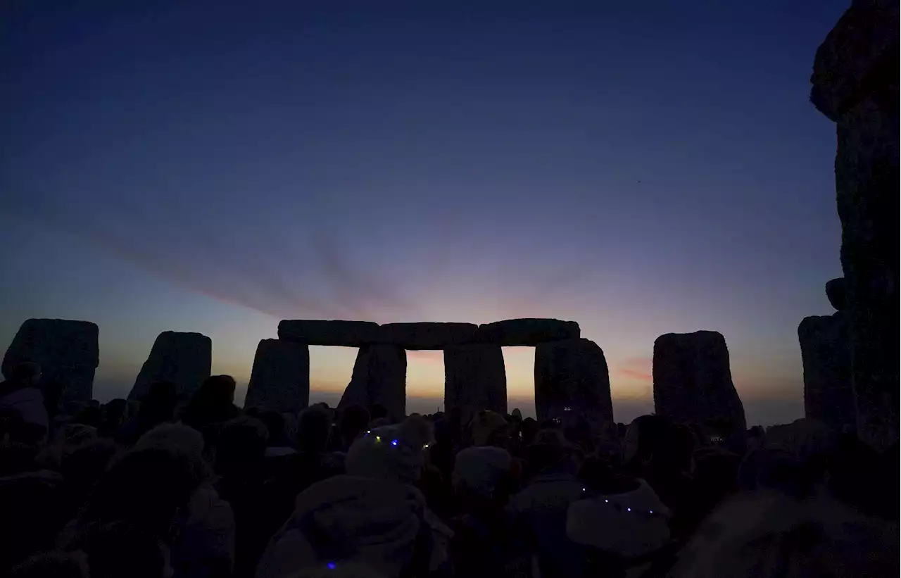 Crowds mark summer solstice at ancient Stonehenge monument