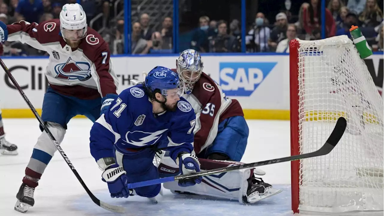 Lightning bounce back, trounce Avalanche in Game 3