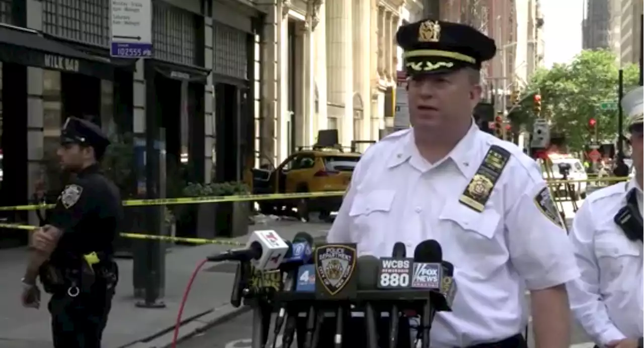 Six injured after taxi jumps curb in Flatiron District, prompting rescue attempt from over a dozen people