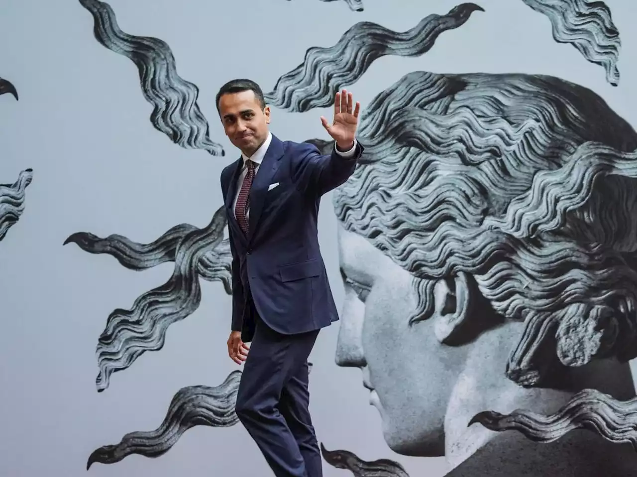 'Dovevamo scegliere da che parte della storia stare'. Di Maio lascia il M5S