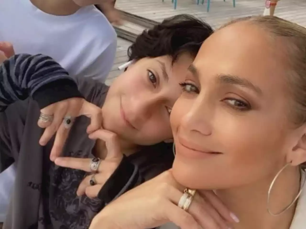 'Essi'. Jennifer Lopez presenta la figlia Emme usando il pronome neutro