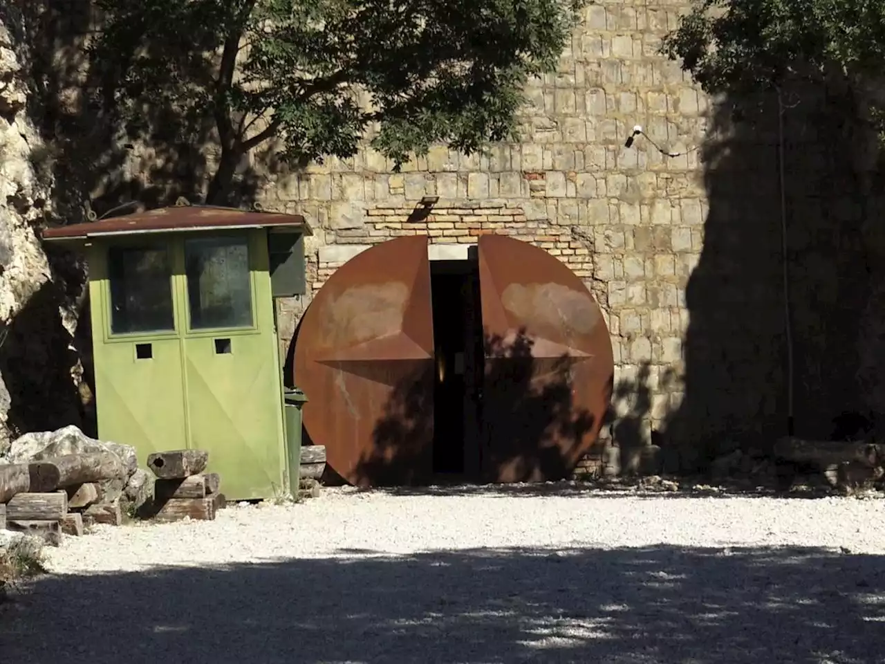 Viaggio nel bunker anti-atomico alle porte di Roma