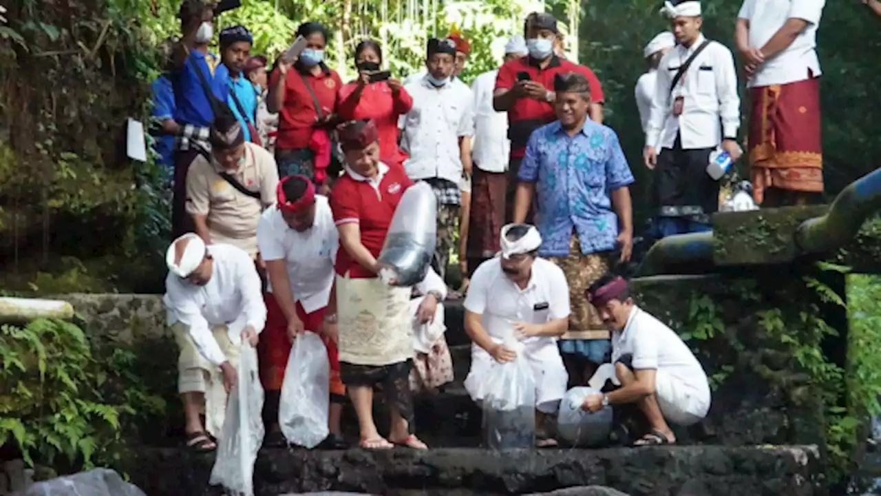 Pemkab Karangasem Tanam Pohon Penghijauan & Sebar Benih Ikan