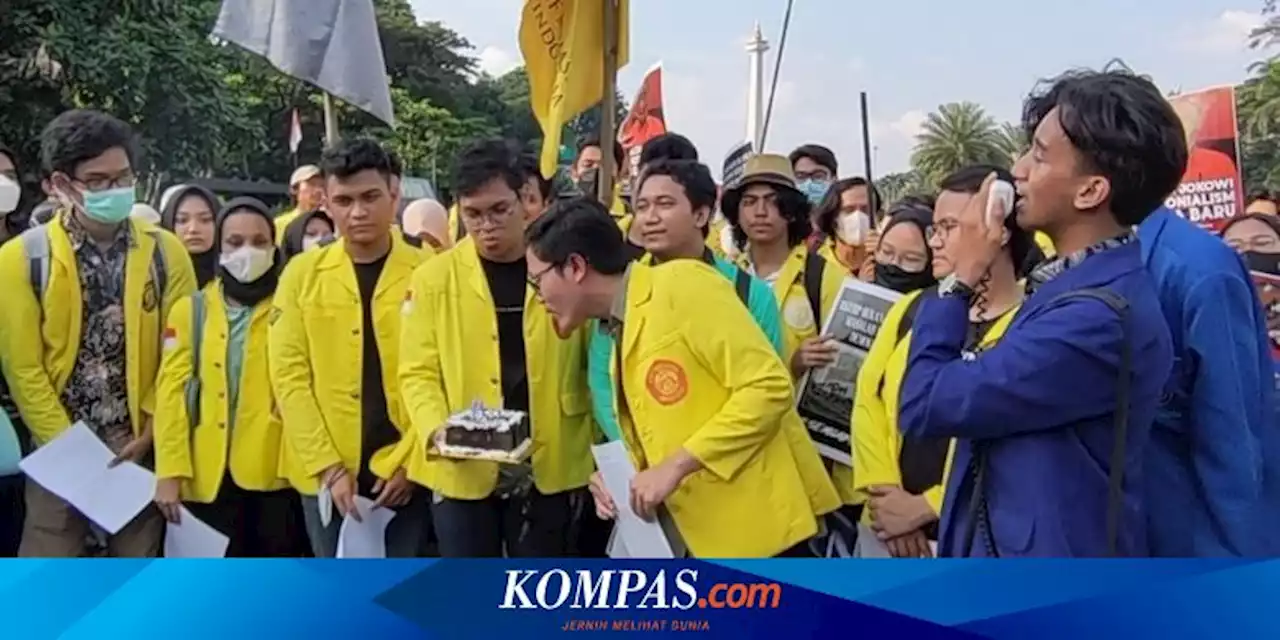 Demo di Monas, Mahasiswa Bawa Kue dan Teriak 'Selamat Ulang Tahun, Pak Jokowi'