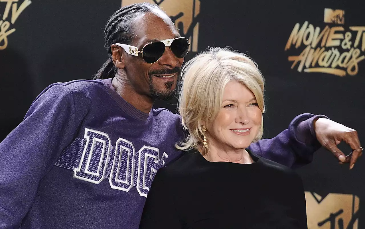 Martha Stewart Has the Best Reaction After Snoop Dogg Confesses to Smoking 25 Times a Day