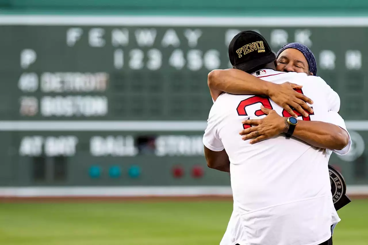 Manny Ramirez, David Ortiz Reunite at Fenway Park for Ceremonial First Pitch