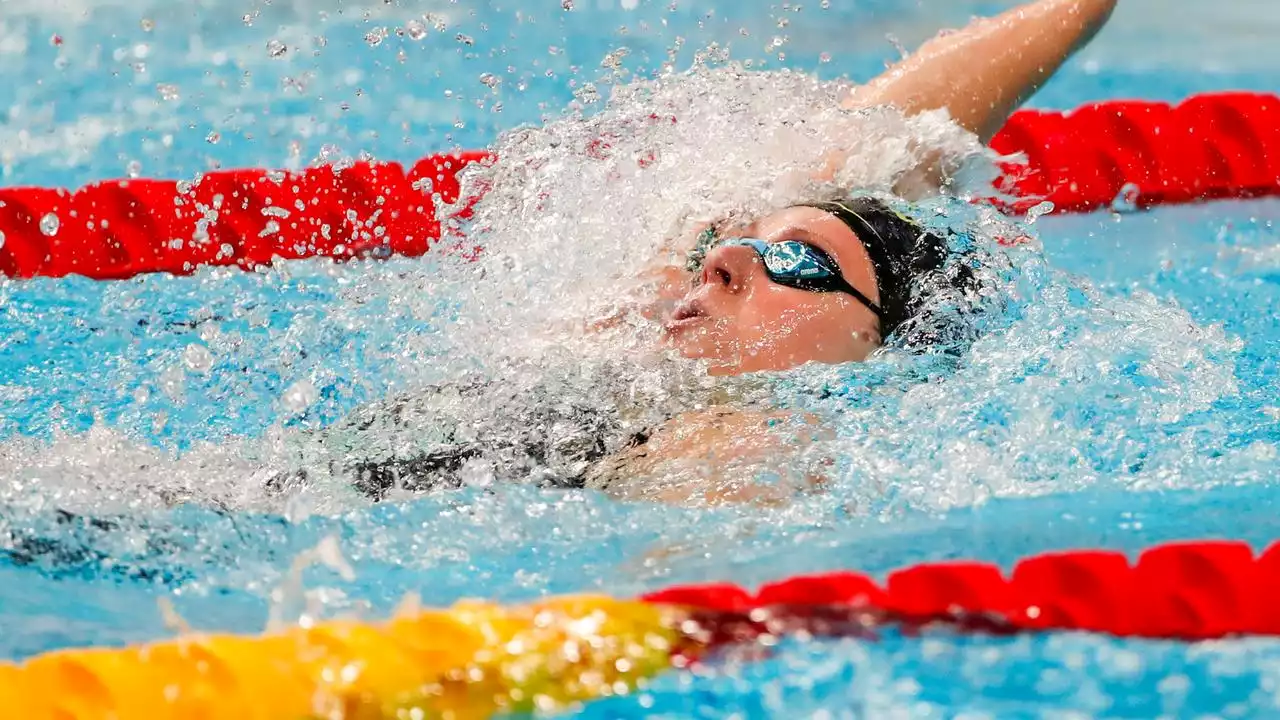 Toussaint plaatst zich op WK voor finale 50 meter rugslag, De Waard strandt