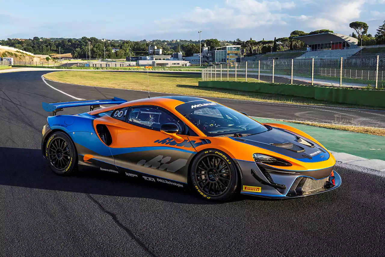 McLaren Artura GT4 breaks cover