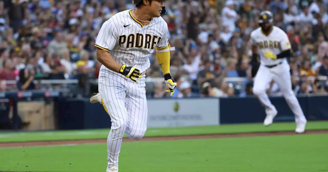 Padres make do without Manny Machado in beating Diamondbacks