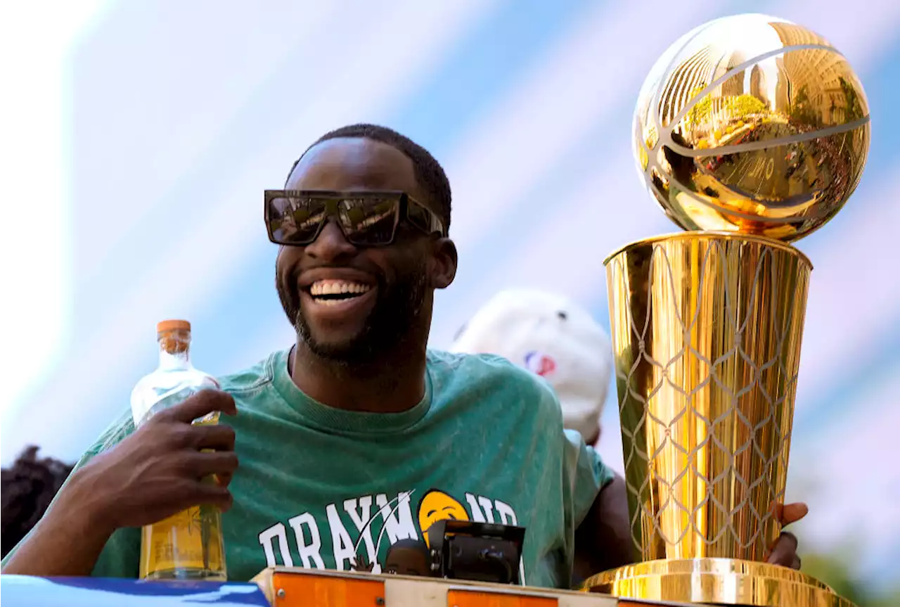 Draymond stops to order Ghirardelli ice cream during SF parade