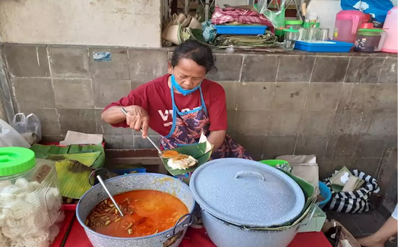 Bingung Mau Sarapan Apa? Nasi Liwet Bu Sri Pasar Gede Solo Saja...