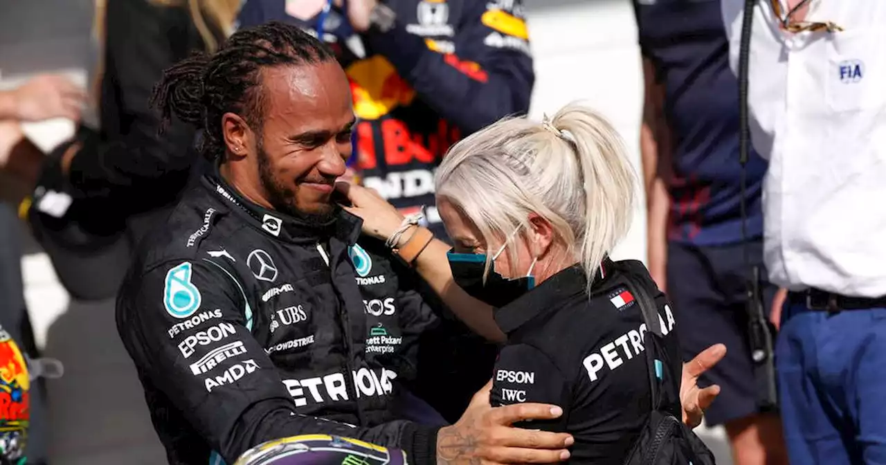 Formel 1: Lewis Hamilton schubst Physiotherapeutin ins Wasser