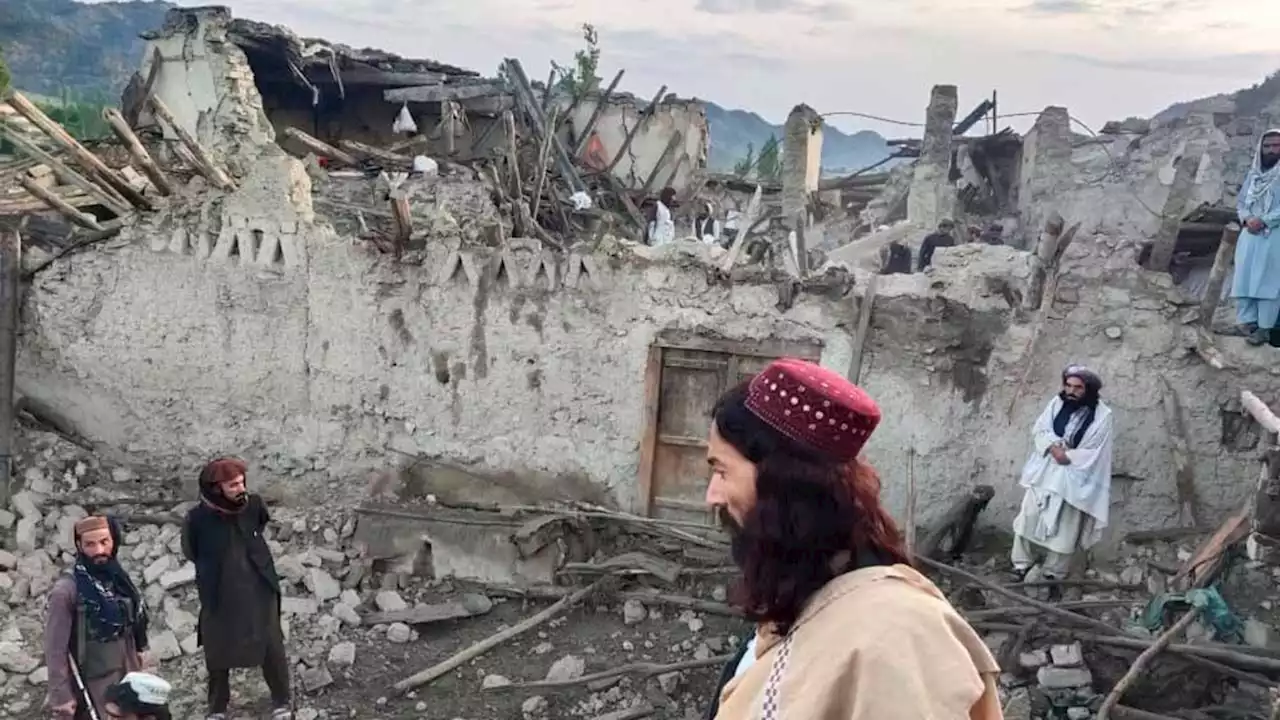 1,000 dead, 1,500 injured in Afghan quake, news report says