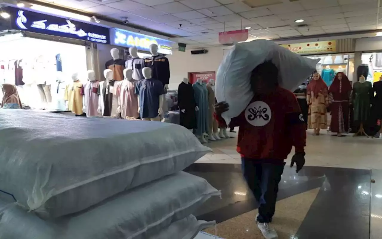 Pedagang Pasar Tanah Abang Kena Getah Lonjakan Kasus Covid-19 | Jakarta Bisnis.com