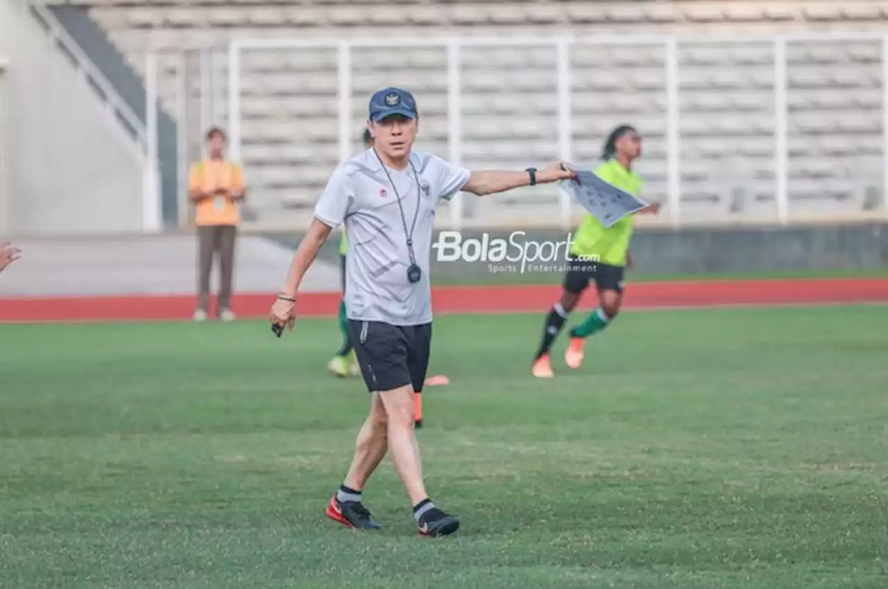 Aksi Pelatih Timnas U-19 Indonesia Shin Tae-yong Saat Dengar Adzan - Bolasport.com