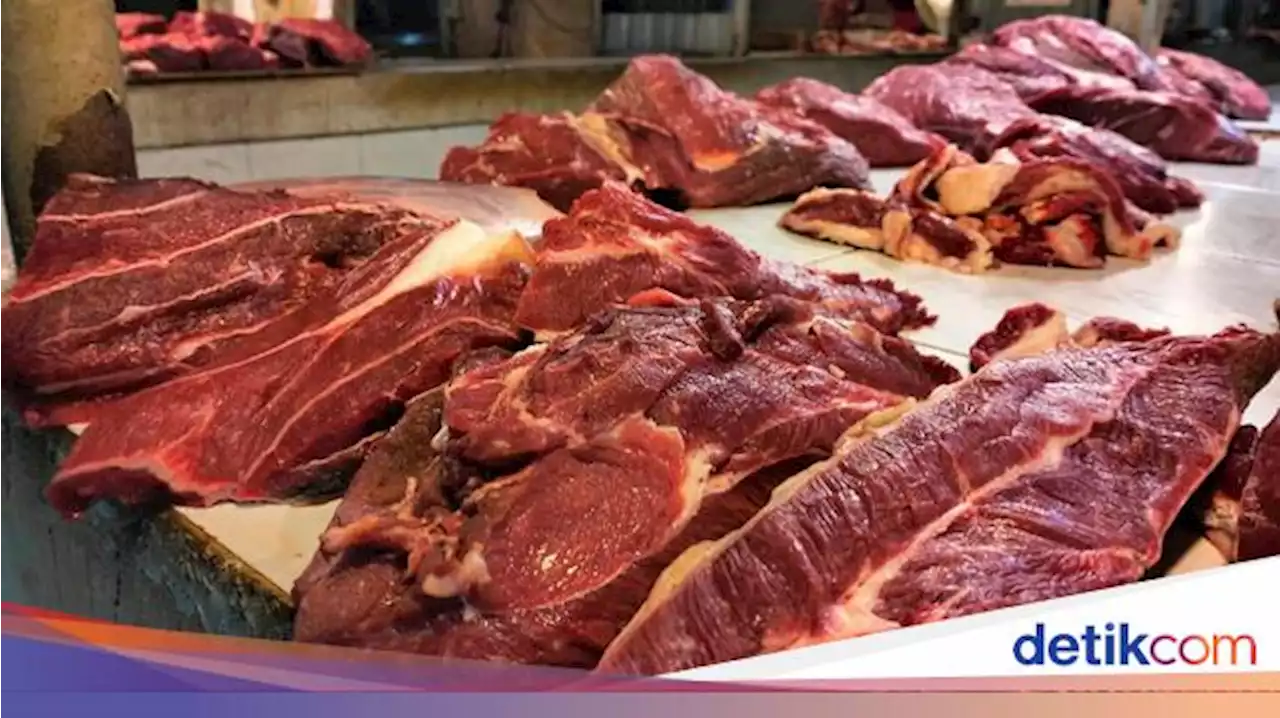 Pedagang Daging: Mahal Nggak Laku, Turun Harga Tak Mampu