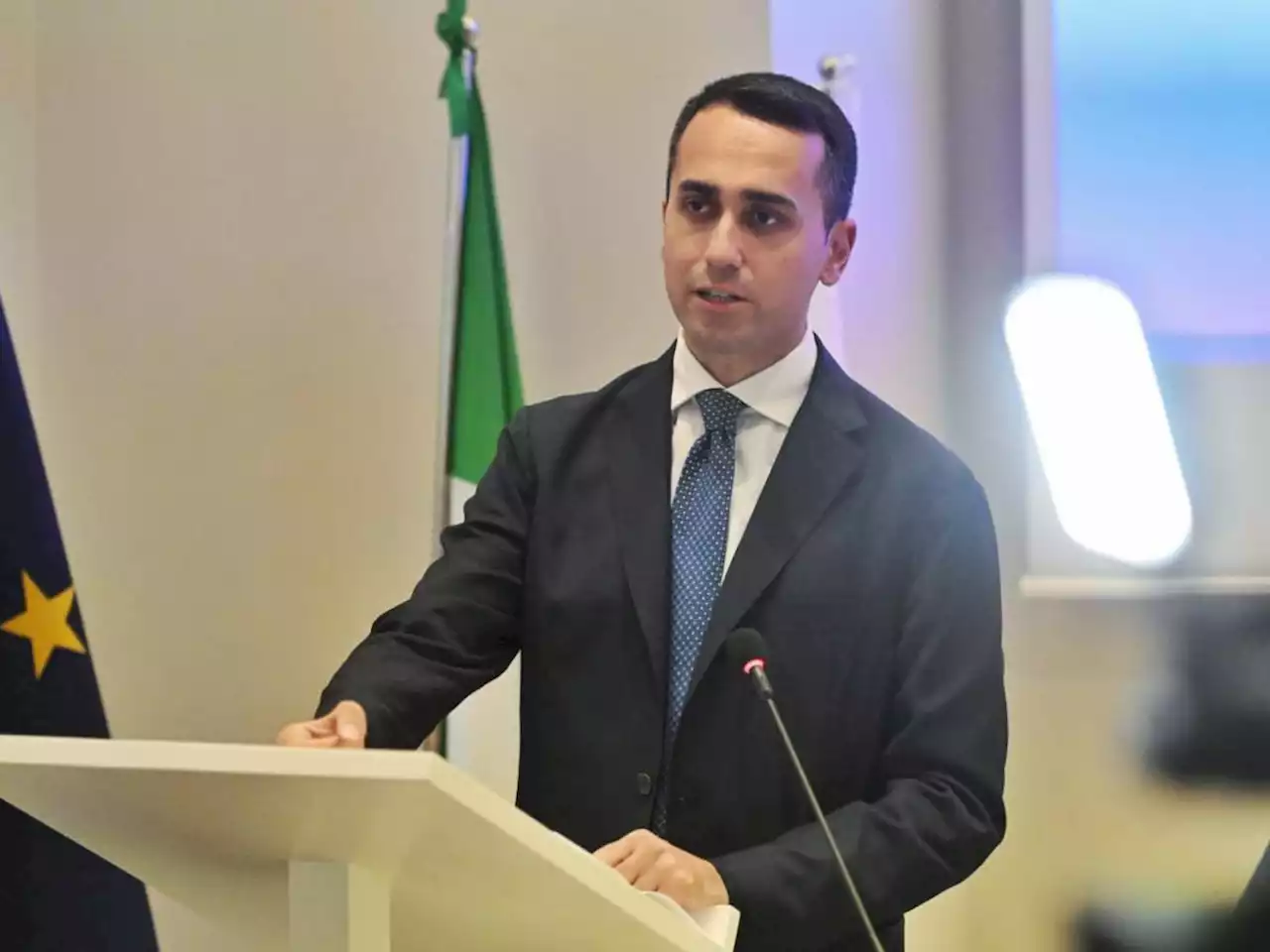 Di Maio in peggio, il sudicio ambientalismo e il falso cieco: quindi, oggi....